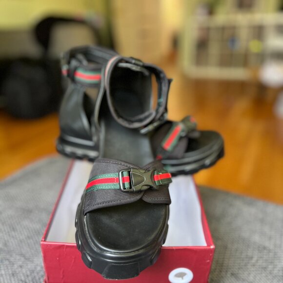hella cute faux Gucci teva style light weight sandelss size 9 - Picture 5 of 6